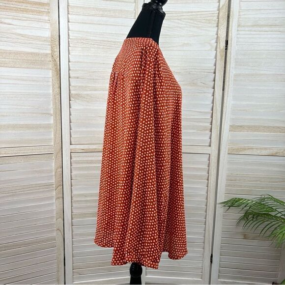 Torrid Georgette Pintuck V-Neck Top 5 - Picture 4 of 10